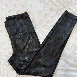 Mono B, Black Shiny Camouflage Leggings, Size Large